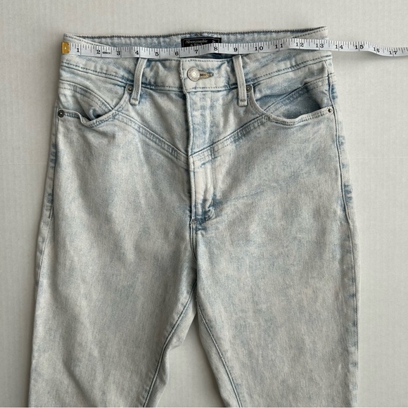Abercrombie & Fitch Women’s Light Wash‎ Simone High Rise Ankle Jean 4S - Picture 3 of 12